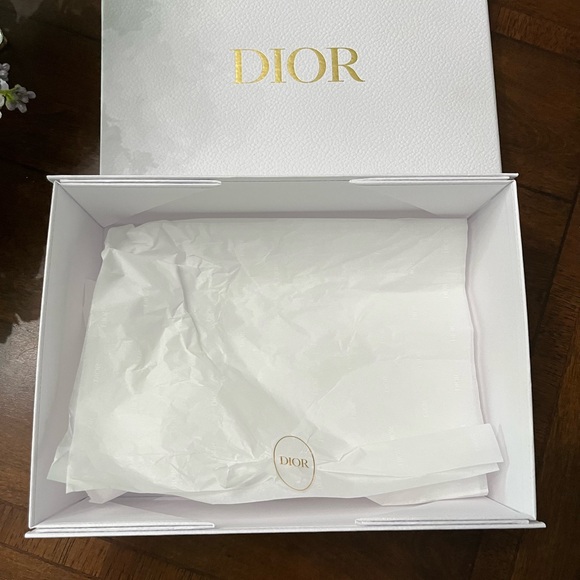 Christian Dior large white shoe box. - Picture 3 of 7